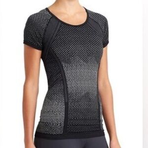 Athleta Black and White Dot Fastest Track Tee Size XS